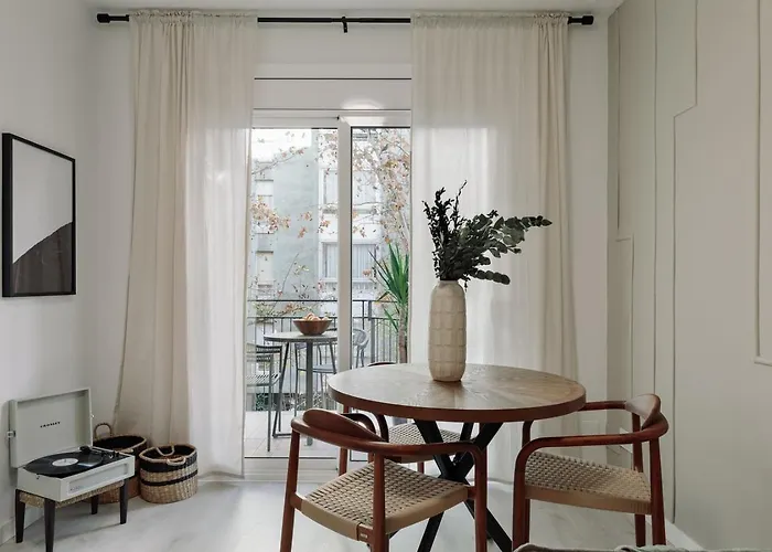 Apartment Noguera - 2 Bedrooms In Eixample Esquerra Barcelona